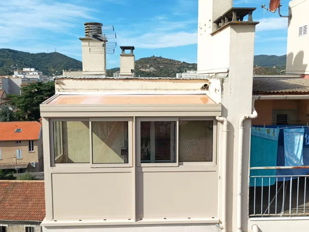 Loggia Terra dune aluminium Profils Systèmes fabrication PASCAL Menuiserie Alès détail toiture
