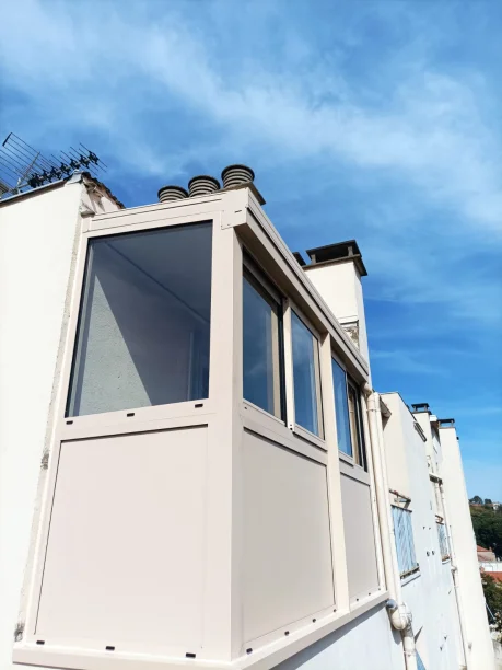 Loggia Terra dune aluminium Profils Systèmes fabrication PASCAL Menuiserie Alès vue extérieure angle