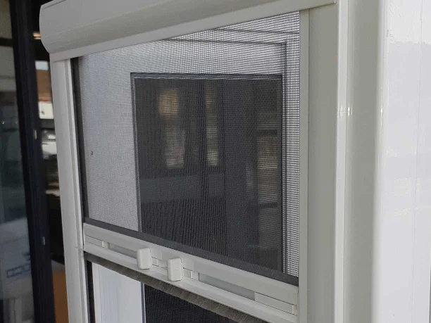 Moustiquaires > Moustiquaire enroulable verticale