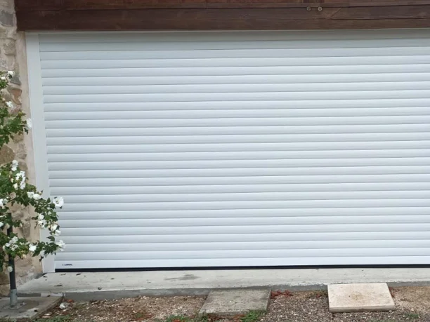 Actualités > Optez pour la porte de garage enroulable Lakal