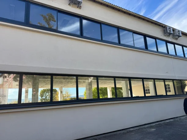 Fenêtres RAL 7016 en aluminium gamme Cuzco de Profils Systèmes à Laudun-l’Ardoise