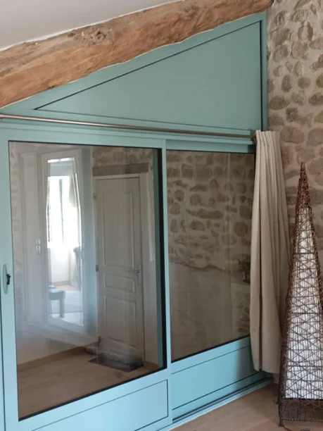 Cloison intérieure en aluminium avec baie vitrée Profils Systèmes dans le Gard