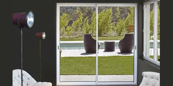 Faites installer votre baie vitrée coulissante par un professionnel près de chez vous