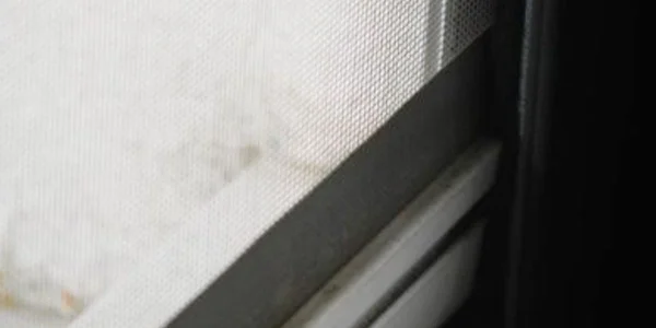 Faites installer votre moustiquaire plissée par un expert