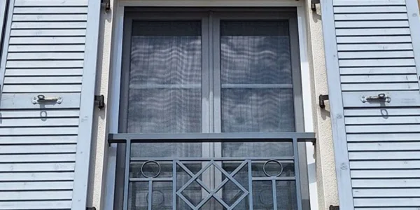 Faites installer votre moustiquaire enroulable par un expert près de chez vous