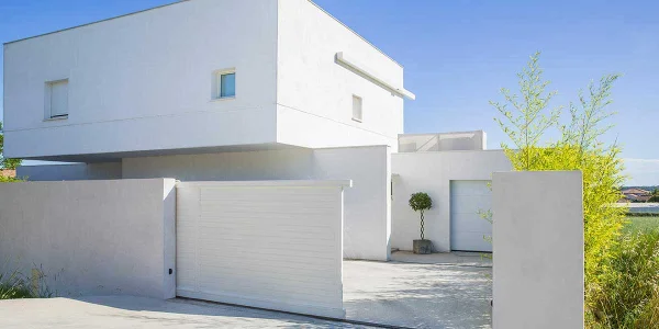 Faites installer votre portail coulissant par un professionnel près de chez vous