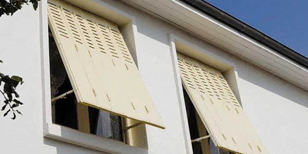 Persiennes à projection