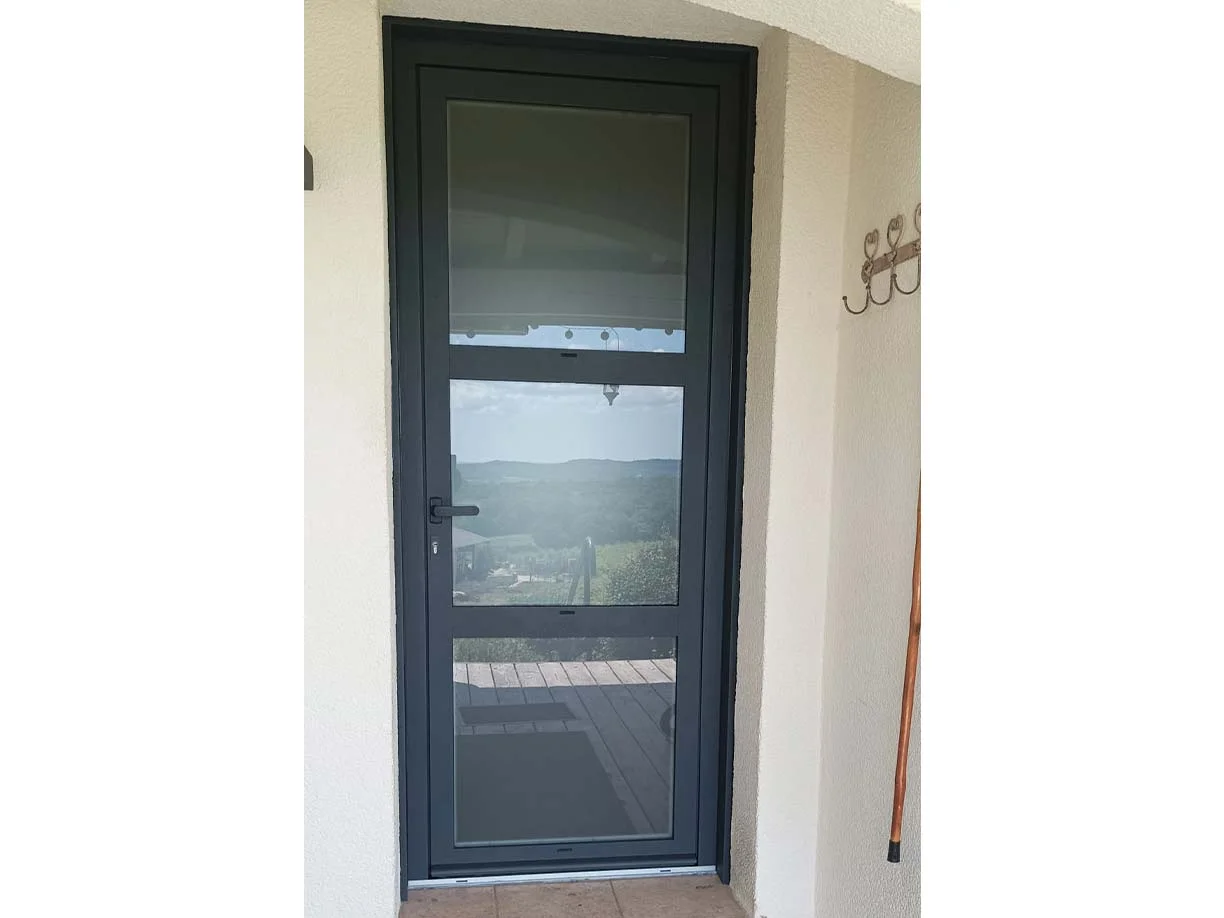 Porte d’entrée Aluminium - Bleue vitrée