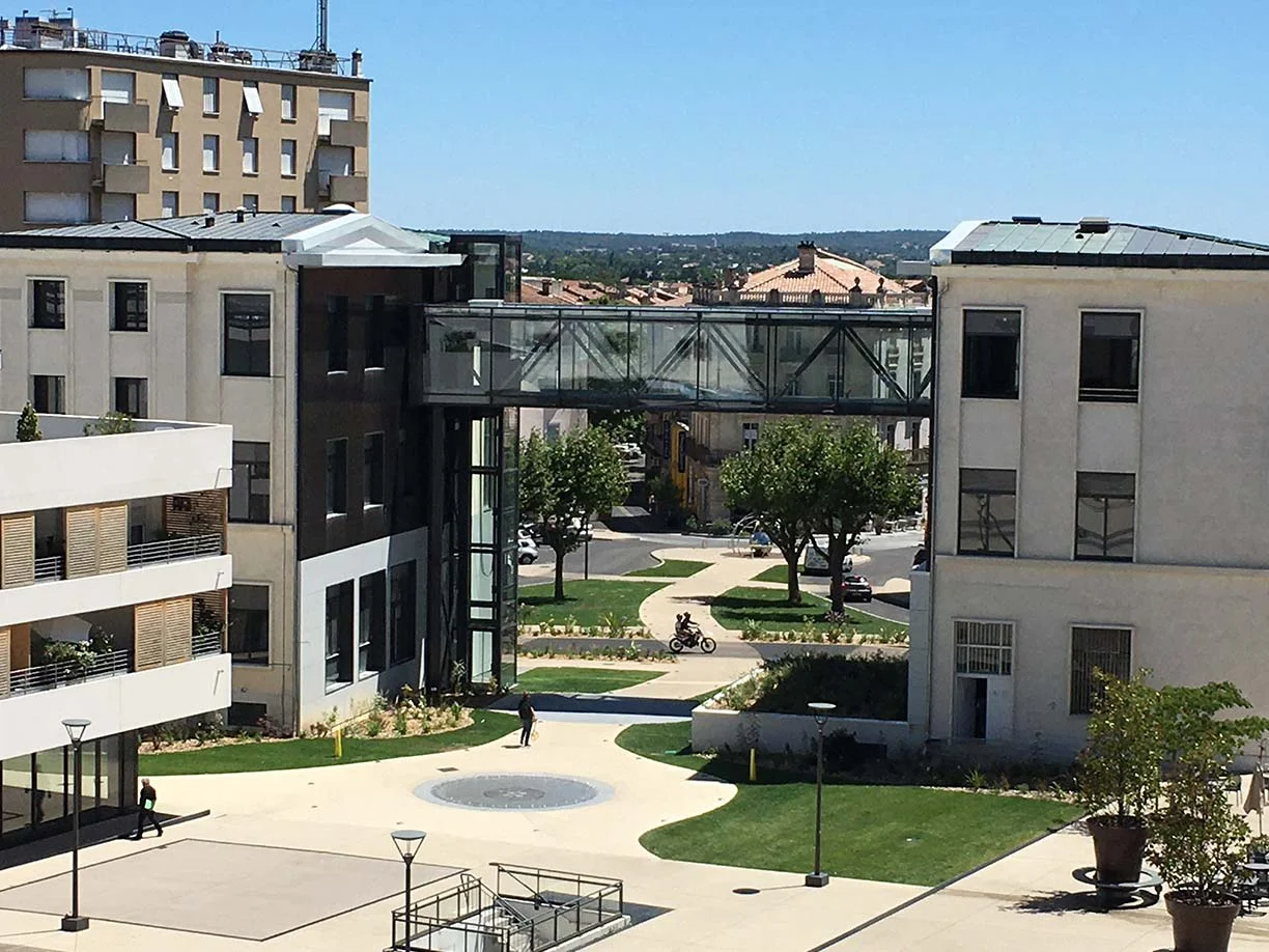 Verrière passerelle extérieur par Pascal Menuiserie