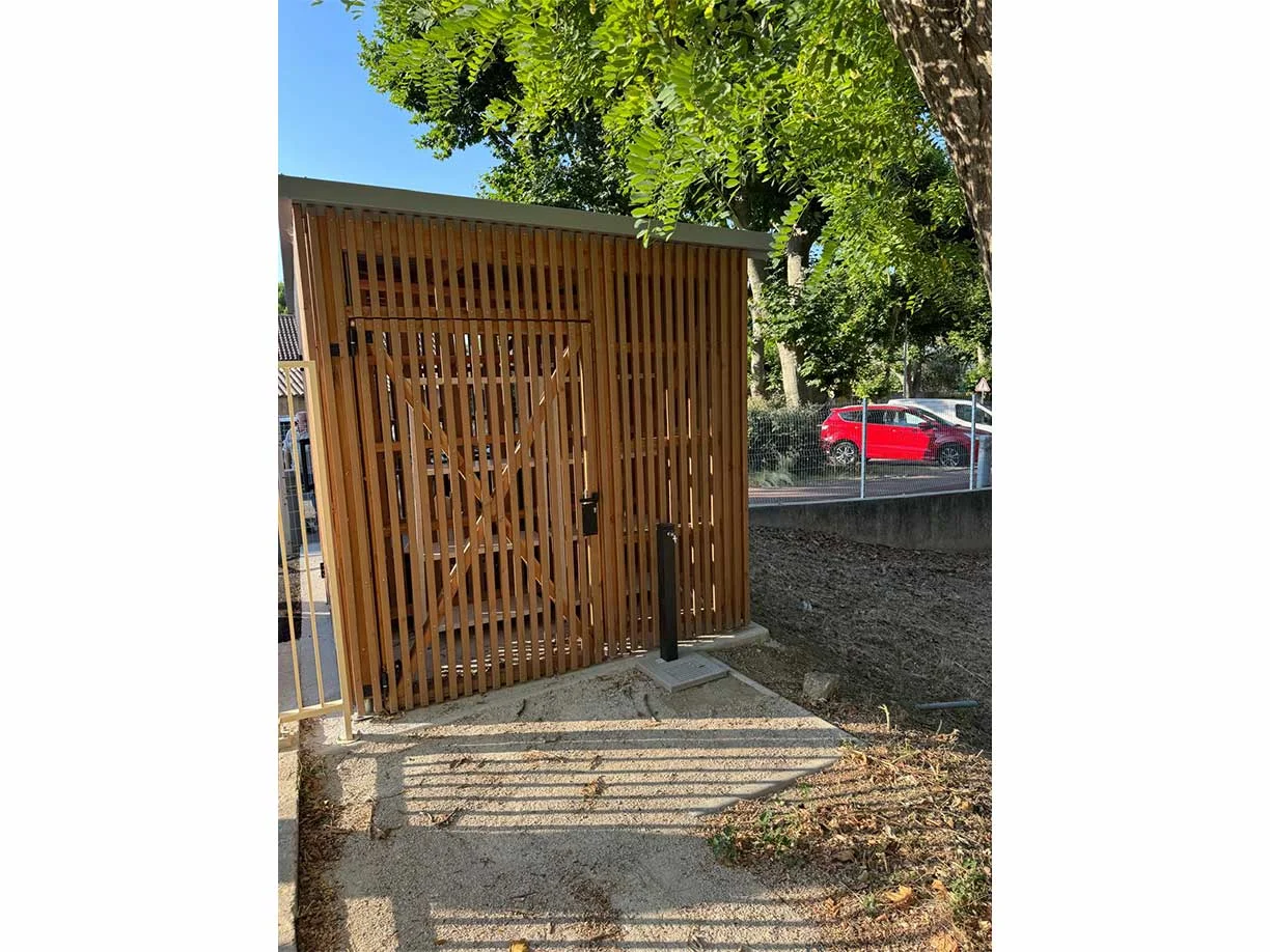 Réhabilitation de l'ancienne gare de Calvisson (Gard) en centre de loisir/ crèche