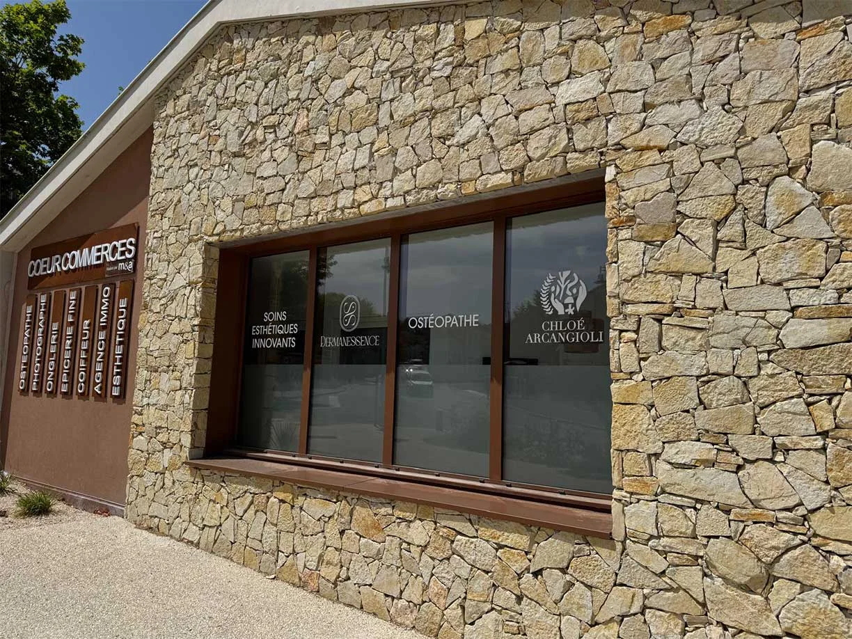 Cœur de commerces à Langlade - Baies vitrées en aluminium Cuzco Profils Systèmes