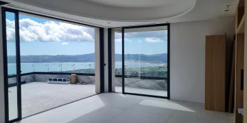 Réalisation de menuiseries sur mesure vue sur mer