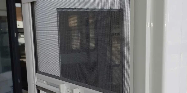 Moustiquaire enroulable